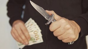 Λάρισα: Απόπειρα ληστείας με την απειλή μαχαιριού σε βάρος περιπτερά